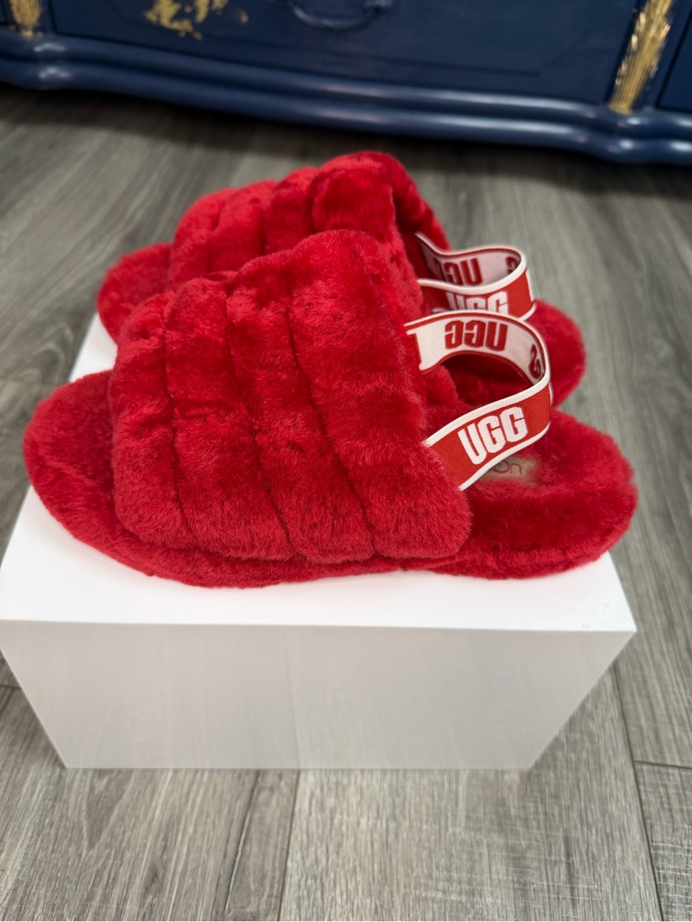 UGG FLUFF YEAH slides red size 4
